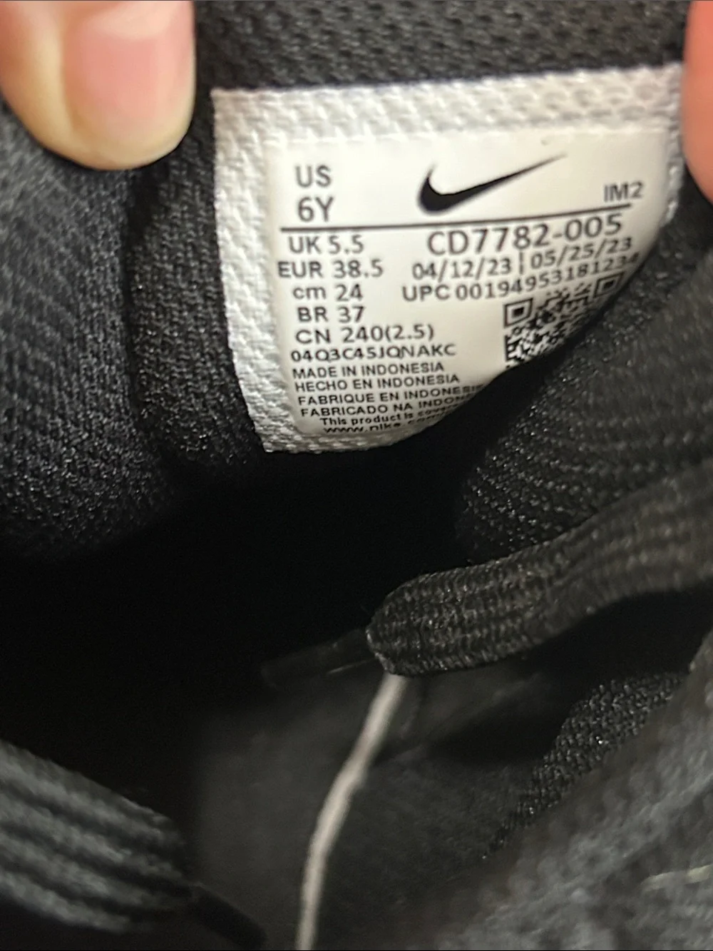 Nike 6y big kids  Mid-Top Sneaker in Black, White & Pink